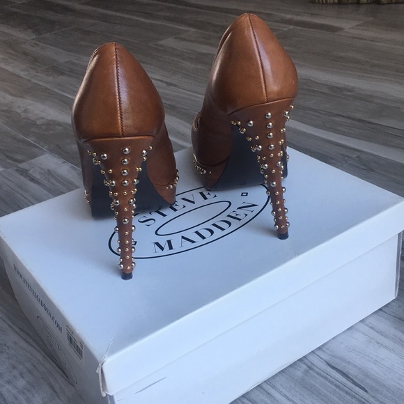 Steve Madden Cognac Heels with Studs - Picture 4 of 4